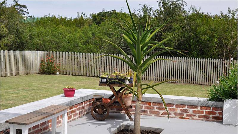 To Let 4 Bedroom Property for Rent in Keurbooms River Western Cape